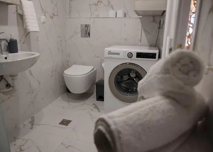 Mariangelas House Апартаменты *